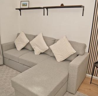 Swiss Cottage Apartment | Moments Made Here, Modern Swiss Cottage with 4 Bedrooms, Sleeps 10, Free WiFi