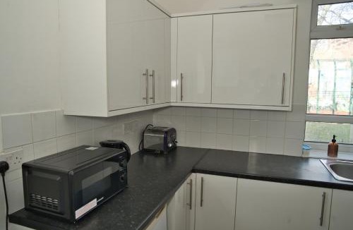 Swiss Cottage Apartment | Moments Made Here, Modern Swiss Cottage with 4 Bedrooms, Sleeps 10, Free WiFi