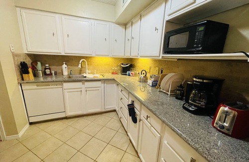 Far North Dallas Condo | Momo's cozy home 2BR/2BA with pool