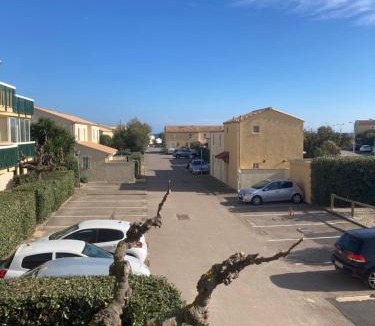 Frontignan Apartment | Mon Appart à la Plage, Piscine, Wifi, TV