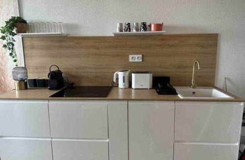 Frontignan Apartment | Mon Appart à la Plage, Piscine, Wifi, TV