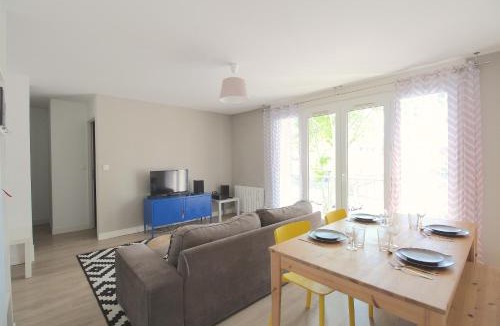 Yves Farge - Le Fleuve Apartment | Mon Appart A GERLAND IV