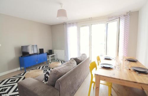 Yves Farge - Le Fleuve Apartment | Mon Appart A GERLAND IV