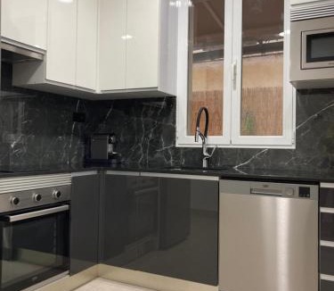 Logrono City Centre Apartment | MON ART - Piso turístico en el centro de Logroño - ESTACIÓN DE TREN LOGROÑO