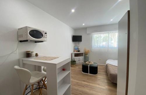 Port Rive Gauche Apartment | Mon petit studio à la mer