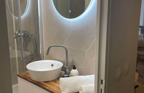 Quartier du Mail House | Mona Lisa - Paris Louvre