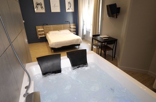 Villette Gare Apartment | MONA'S BUBBLES "GARE LYON PART DIEU