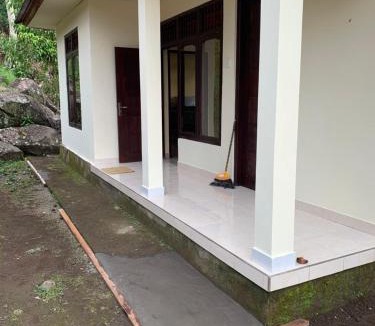 Sukasada House | Mona‘s Tiny Djungle House