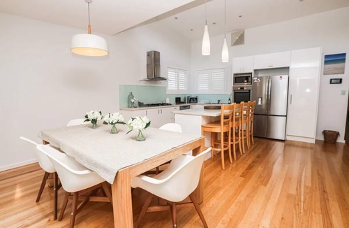 Mona Vale House | Mona Vale Coastal Escape