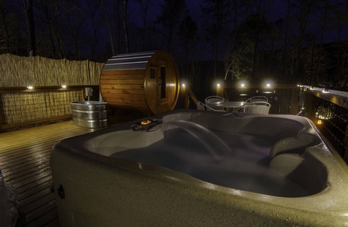 Balsam Grove House | Monarch Dome with Sauna and Hot Tub Wellness Stay