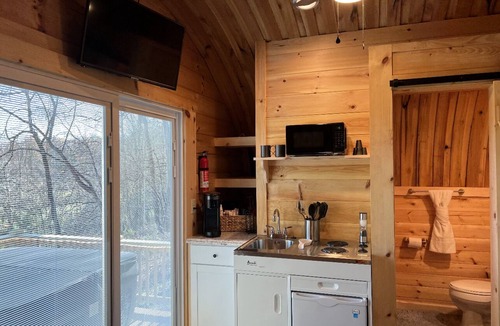 Stanardsville Cabin | Monarch Meadows Cabin Pod