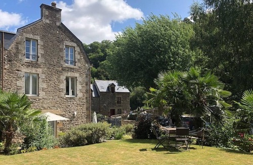 Lehon Apartment | Monet Apartment - charming apartment with river view