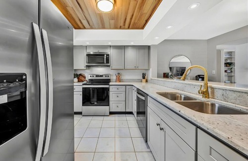 North Shore House | Moneta Gem: Modern 3BR Townhome w/Lake Access & Serene Views