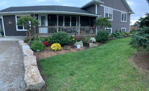 Straffordville Bed & Breakfast | MonJardin Bed and Breakfast