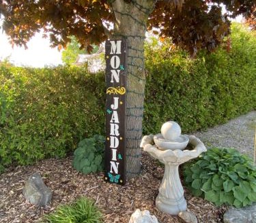Straffordville Bed & Breakfast | MonJardin Bed and Breakfast