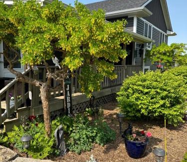 Straffordville Bed & Breakfast | MonJardin Bed and Breakfast