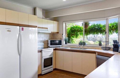 Mansfield House | Monkey Gully Retreat - Pool - Mansfield - Sleeps 9