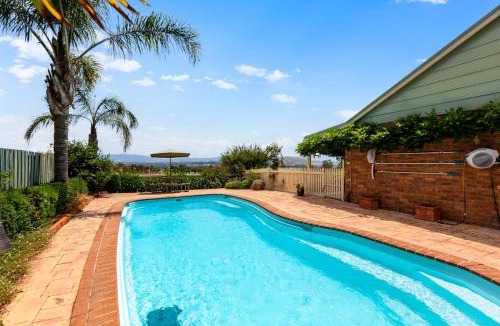 Mansfield House | Monkey Gully Retreat - Pool - Mansfield - Sleeps 9