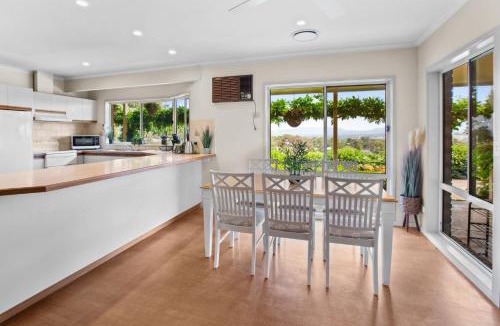 Mansfield House | Monkey Gully Retreat - Pool - Mansfield - Sleeps 9