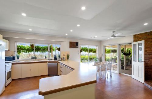 Mansfield House | Monkey Gully Retreat - Pool - Mansfield - Sleeps 9