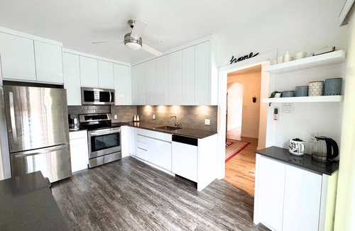 Cote-Des-Neiges—Notre-Dame-De-Grace Apartment | Monkland Cozy Plex