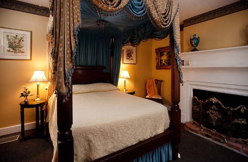 Natchez Hotel | Monmouth Historic Inns and Gardens
