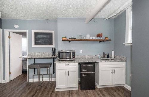 Newport Condo | Monmouth Loft 4