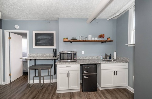 Newport Condo | Monmouth Loft 4 | Walk to Shops