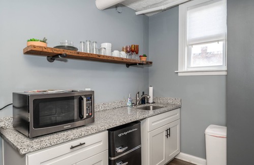 Newport Condo | Monmouth Loft 4 | Walk to Shops