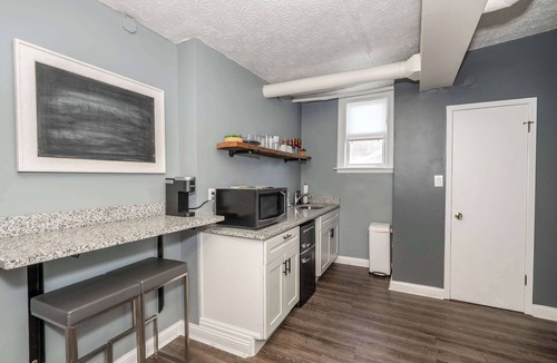 Newport Condo | Monmouth Loft 4 | Walk to Shops