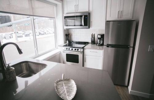 Bridgman Hostel | Monogram inn - Shoreline (Room #11)
