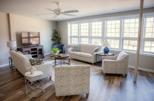 Bridgman Hostel | Monogram Luxury Condo - Sunset (Suite #2)