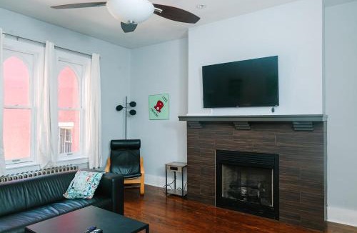Allegheny-West Apartment | MONOPOLY - Prime-Location - Walkable - Sleeps 6