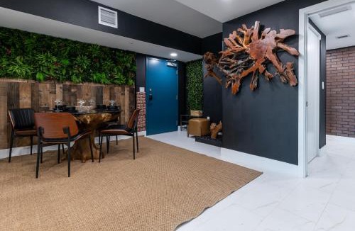 Downtown Hollywood Apartment | MONROE APART HOTEl