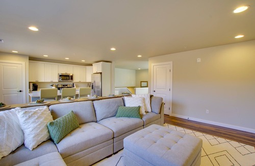 Monroe Apartment | Monroe Apartment Near Evergreen State Fairgrounds!