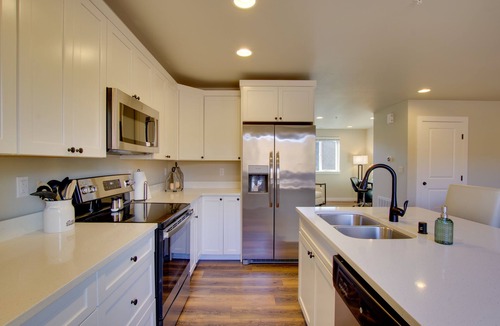 Monroe Apartment | Monroe Apartment Near Evergreen State Fairgrounds!