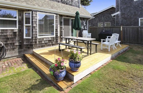 Downtown Cannon Beach House | Monroe House - Steps to the Beach!