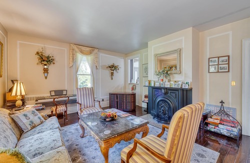 South Haven Bed & Breakfast | Monroe Manor Inn