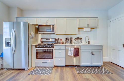 Stroudsburg House | Monroe24 · BrickStone Lodge-Modern King Suite near Main St-C