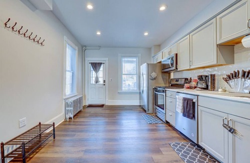 Stroudsburg House | Monroe24 · BrickStone Lodge-Modern King Suite near Main St-C