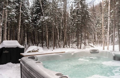 Saint-Faustin-Lac-Carre Ski Chalet | Mont Blanc ~ The Summit ~ Spa, Climbing Wall & Arcade!