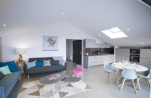 Cessenaz Apartment | Mont Blanc Apartment - Lake View Floor 2