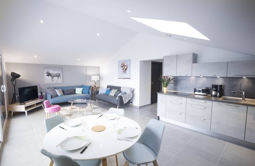 Cessenaz Apartment | Mont Blanc Apartment - Lake View Floor 2