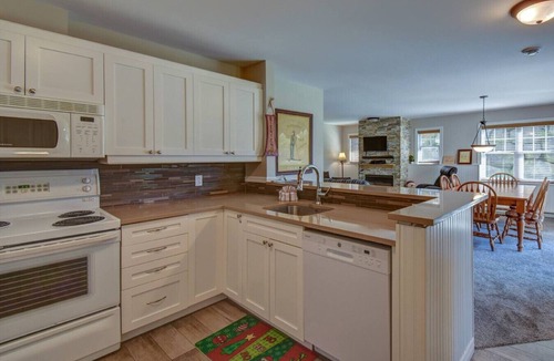 Saint-Faustin-Lac-Carre Condo | Mont Blanc Classic Chalet Ski-in/Ski-out