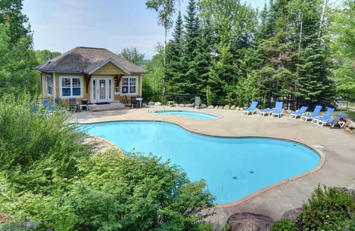 Saint-Faustin-Lac-Carre Condo | Mont Blanc Classic Chalet Ski-in/Ski-out