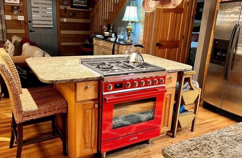 Seven Devils Cabin | Mont Blanc- Log Cabin, EV Charger, Pet Friendly, Pool table, A/C, Fire-Pit, Gas