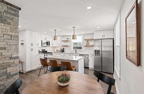 Belmont House | Mont G | 30 + Day Rental | Walk Downtown
