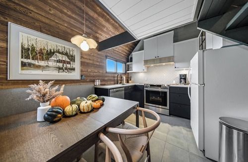 Lac-Etchemin Ski Chalet | Mont Orignal | Private Hot Tub | Alpenglow