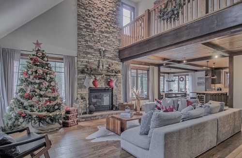 Saint-Faustin-Lac-Carre Ski Chalet | ❤️ Mont-Tremblant Ski-in/Ski-out Chalet | Hot Tub | Pool Table