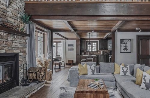 Saint-Faustin-Lac-Carre Ski Chalet | ❤️ Mont-Tremblant Ski-in/Ski-out Chalet | Hot Tub | Pool Table